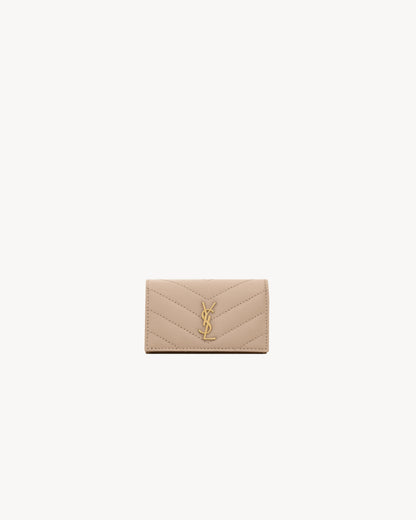 Cassandre matelassé slim key case in grain de poudre leather