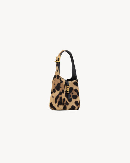 LE 5 À 7 supple micro bag in pony hair leather