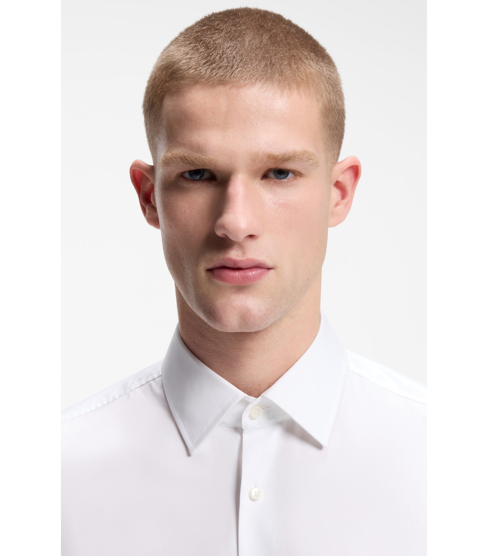 Slim-fit shirt in easy-iron cotton poplin