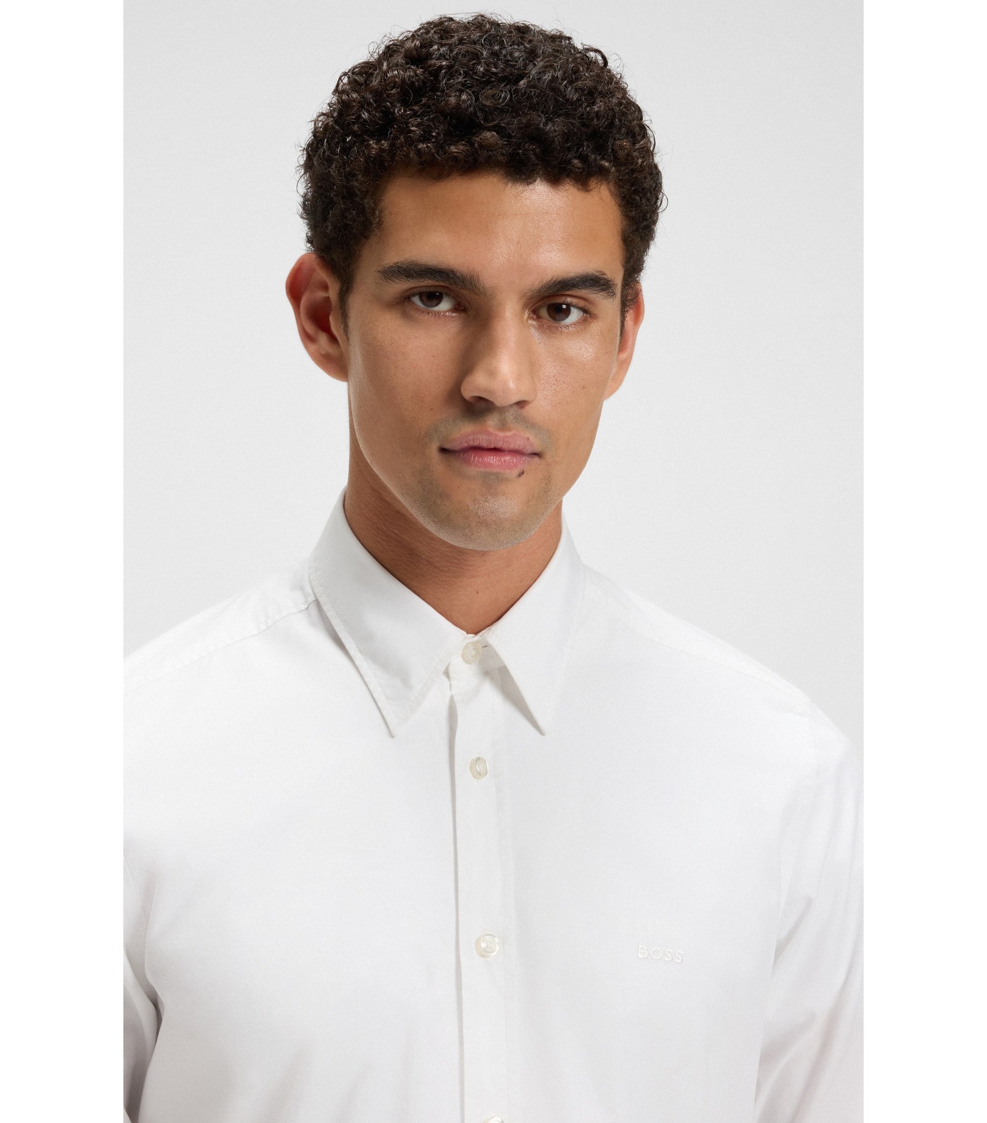 Regular-fit shirt in cotton poplin with embroidered logo