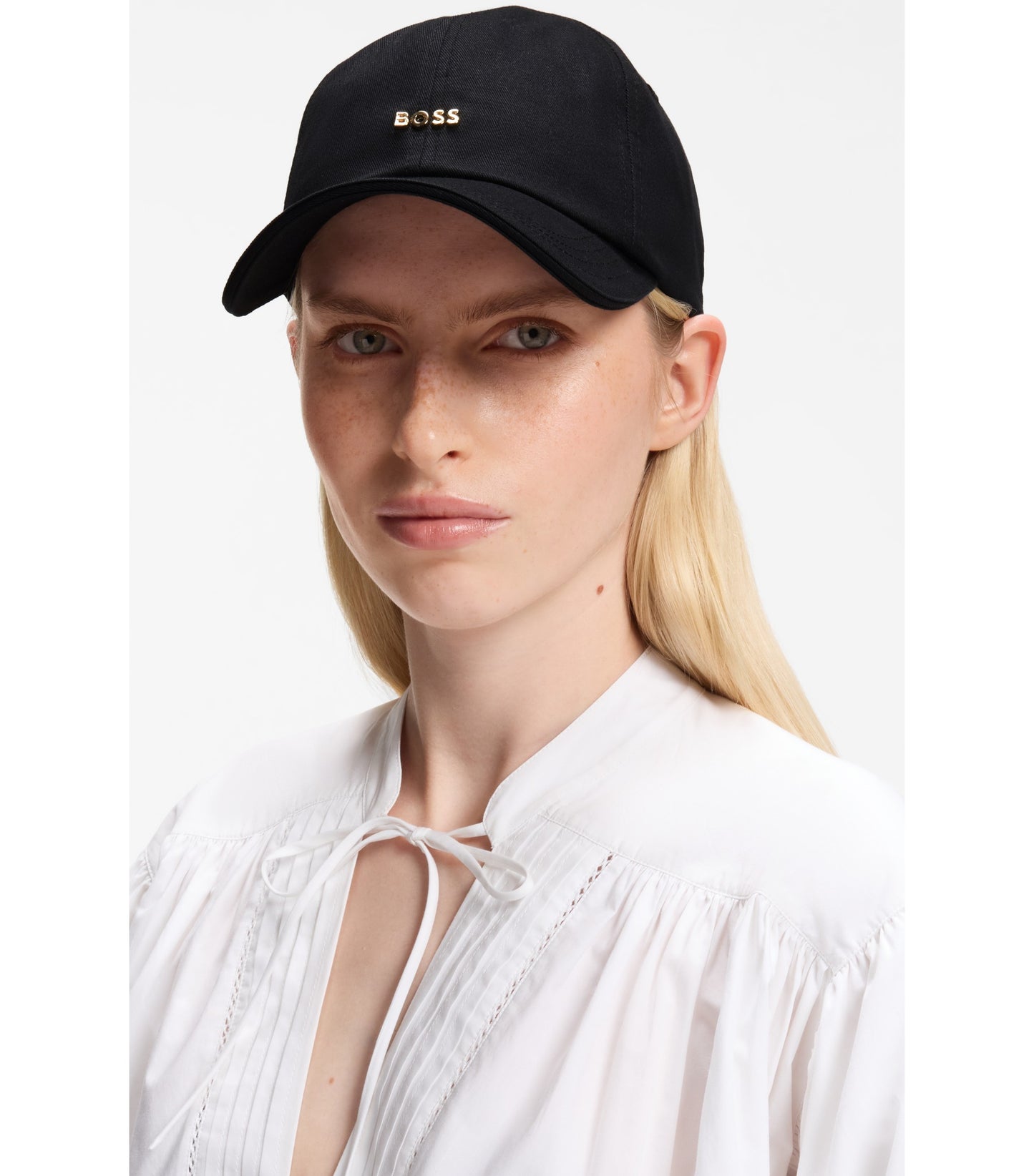 Cotton cap with metal logo lettering