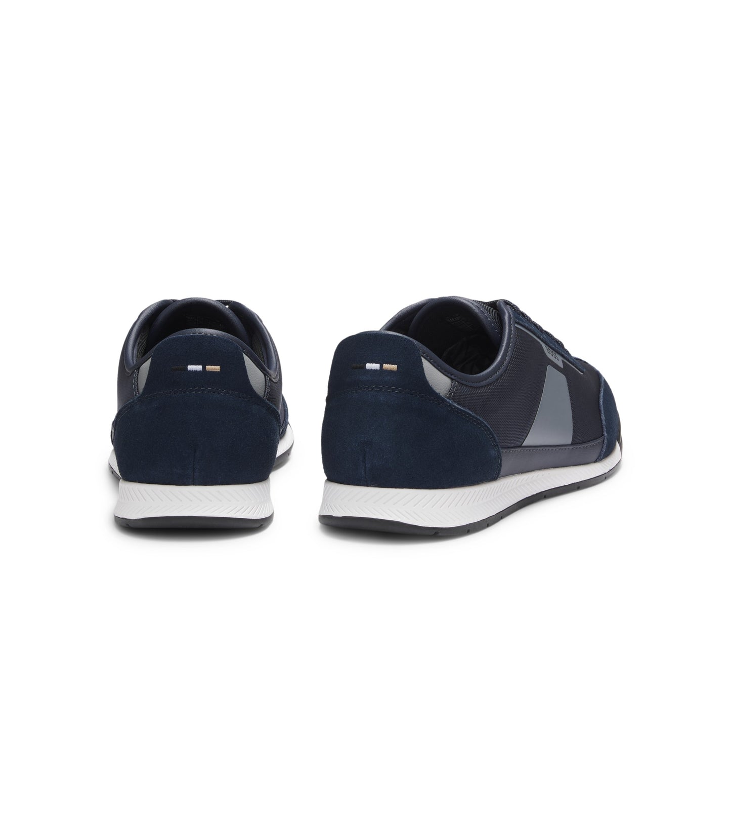 Low-top trainers with structured trims