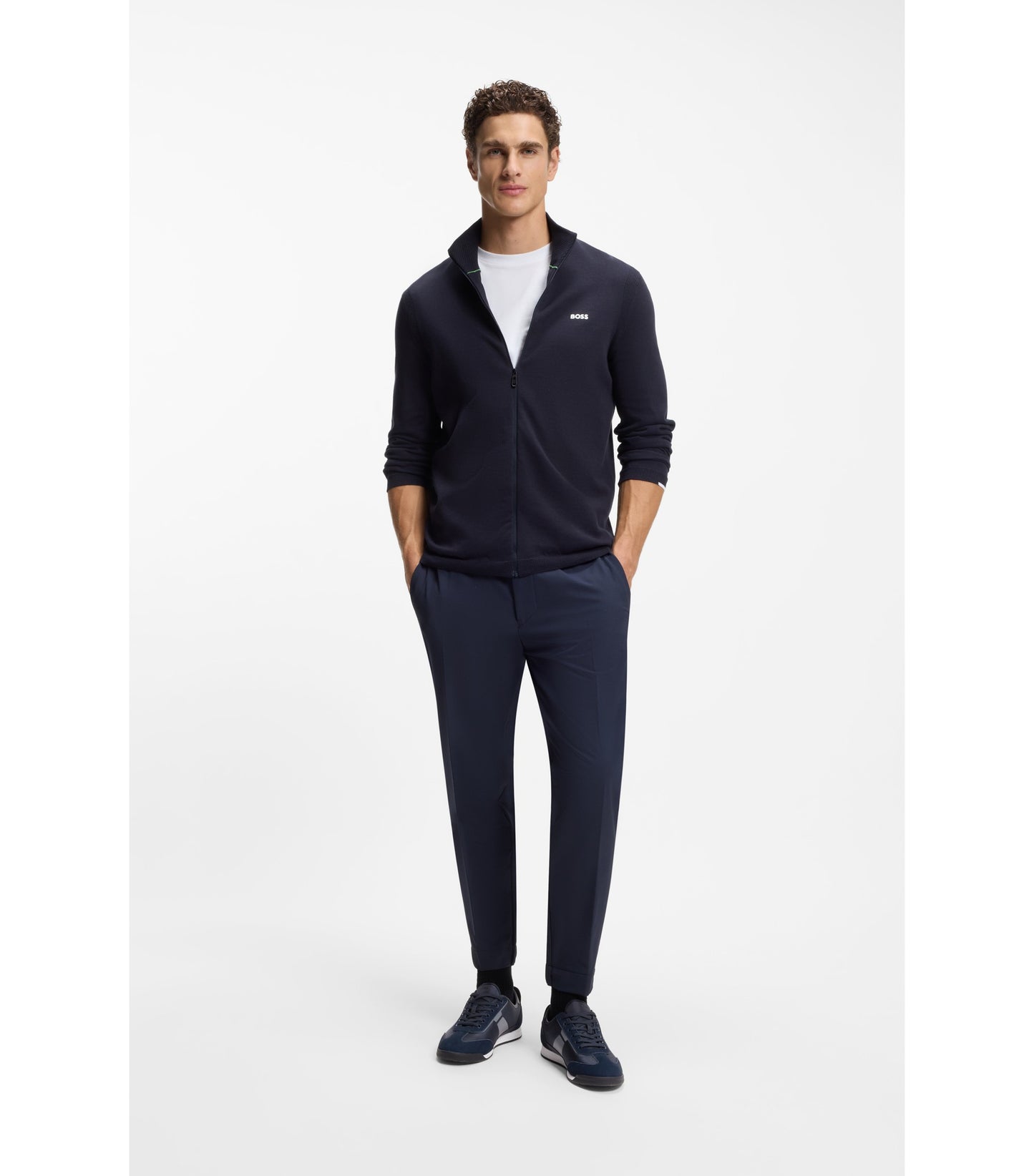 Low-top trainers with structured trims
