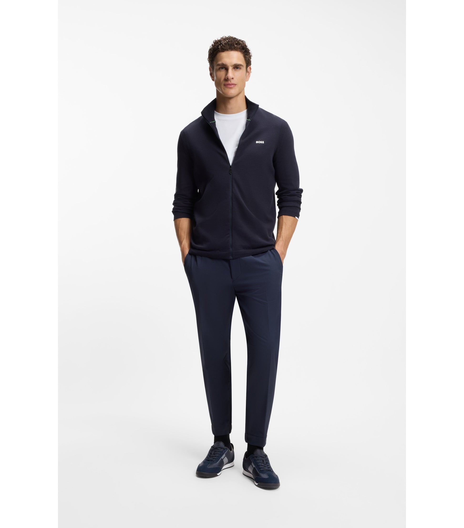 Low-top trainers with structured trims