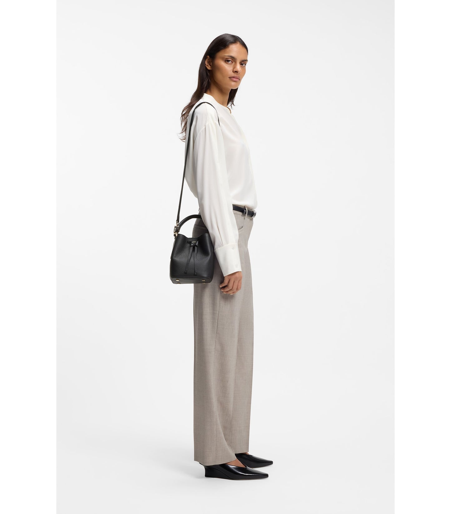 Leather bucket bag with logo lettering