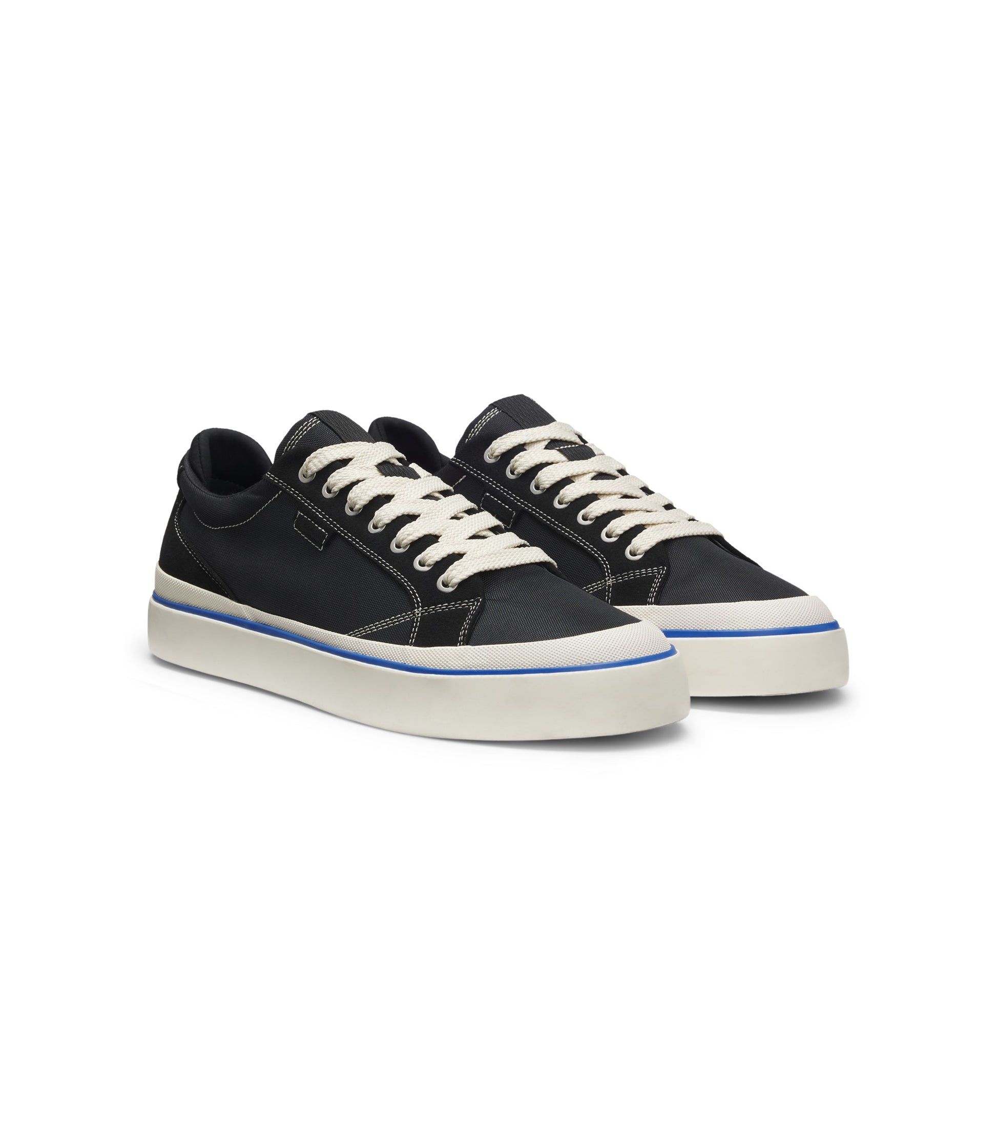 Low-top trainers with blue-line outsole