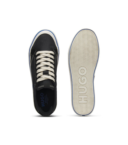 Low-top trainers with blue-line outsole