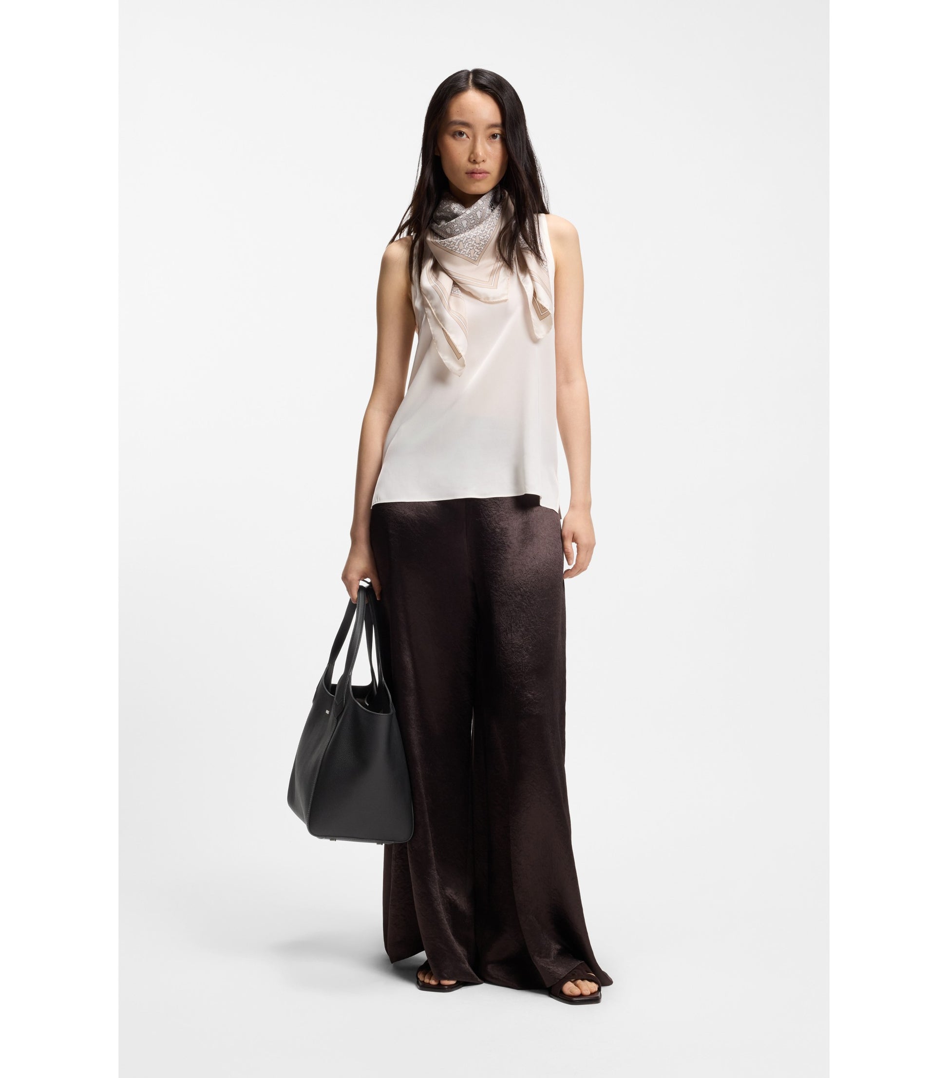 Leather tote bag with metallic logo lettering
