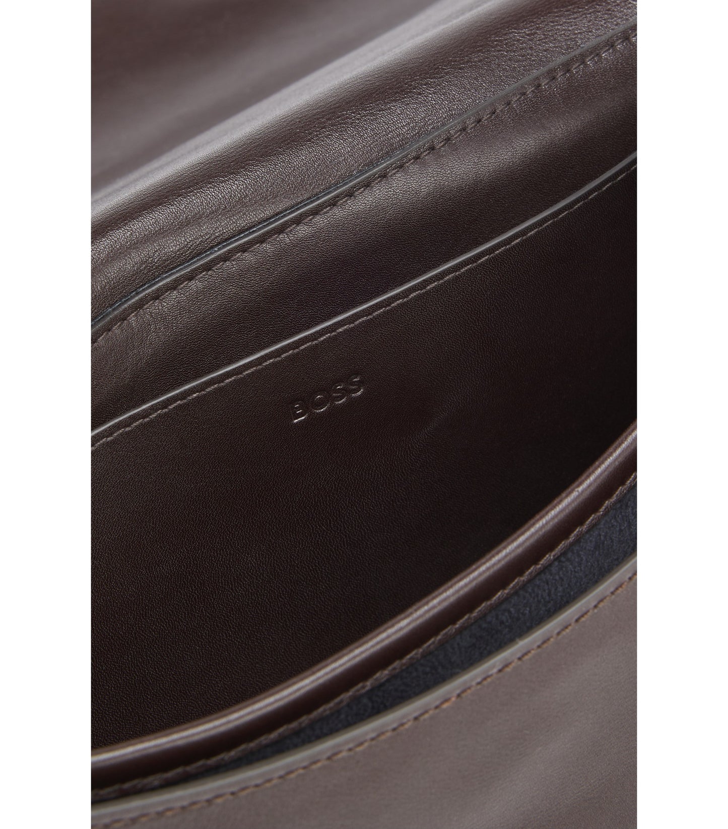 Ariell shoulder bag in leather with adjustable strap