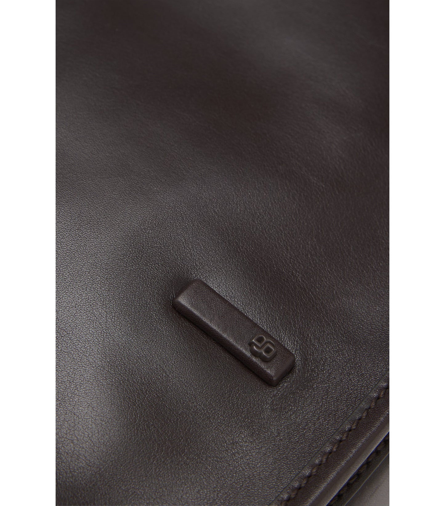 Ariell shoulder bag in leather with adjustable strap
