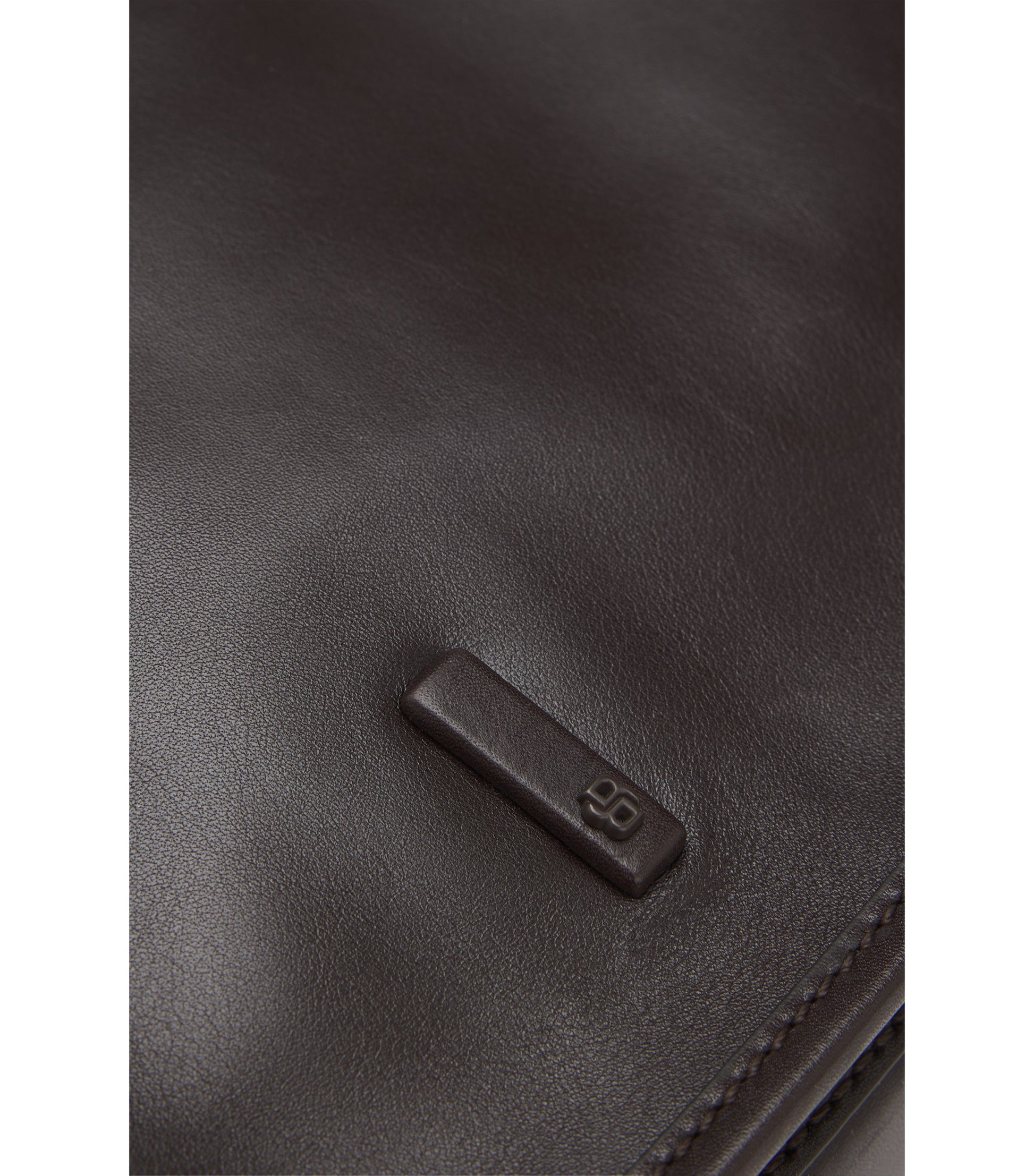 Ariell shoulder bag in leather with adjustable strap