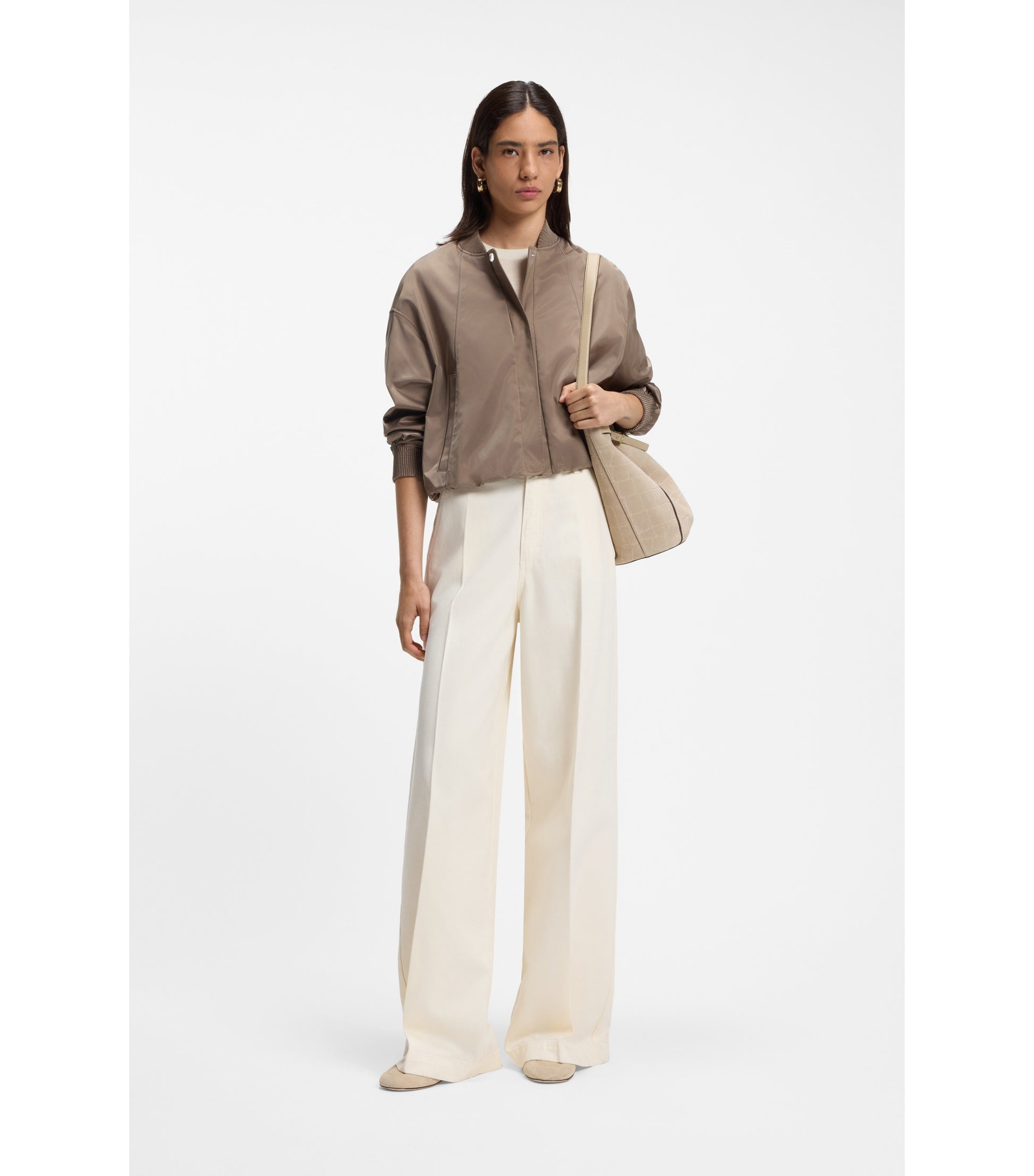 Sleek leather shoulder bag with smooth finish