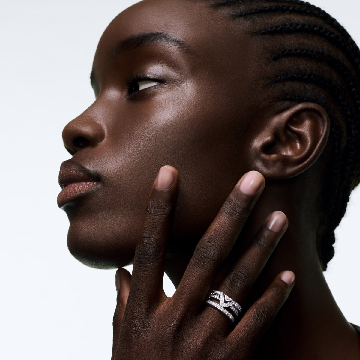 Pure V Ring, White Gold and Diamonds